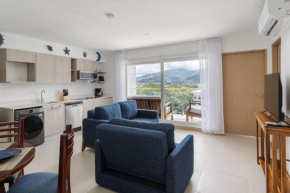 Casago 1605, Brand New Rental Oasis, Large Space with Tranquil Nature Views